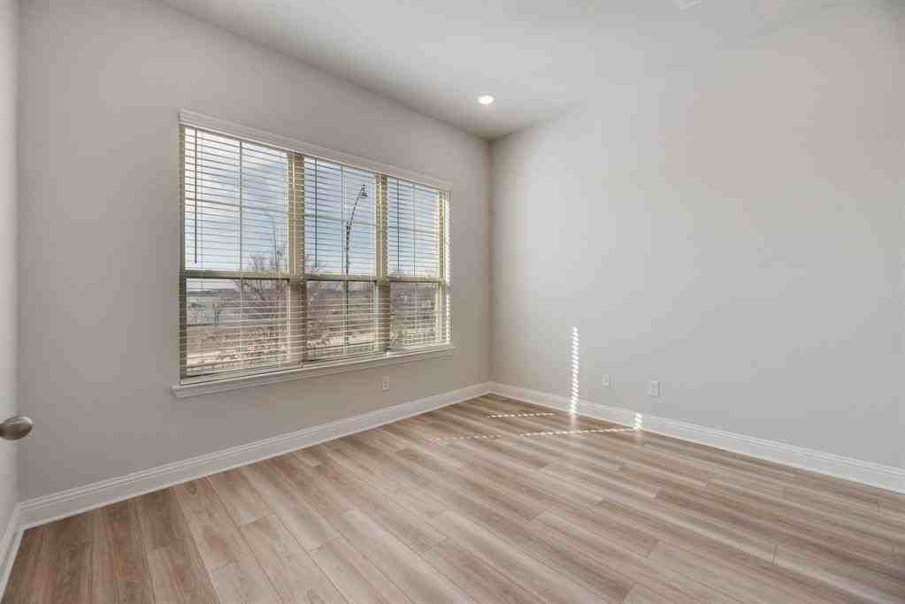 7009 Sunset Blvd - Photo 5 of 35