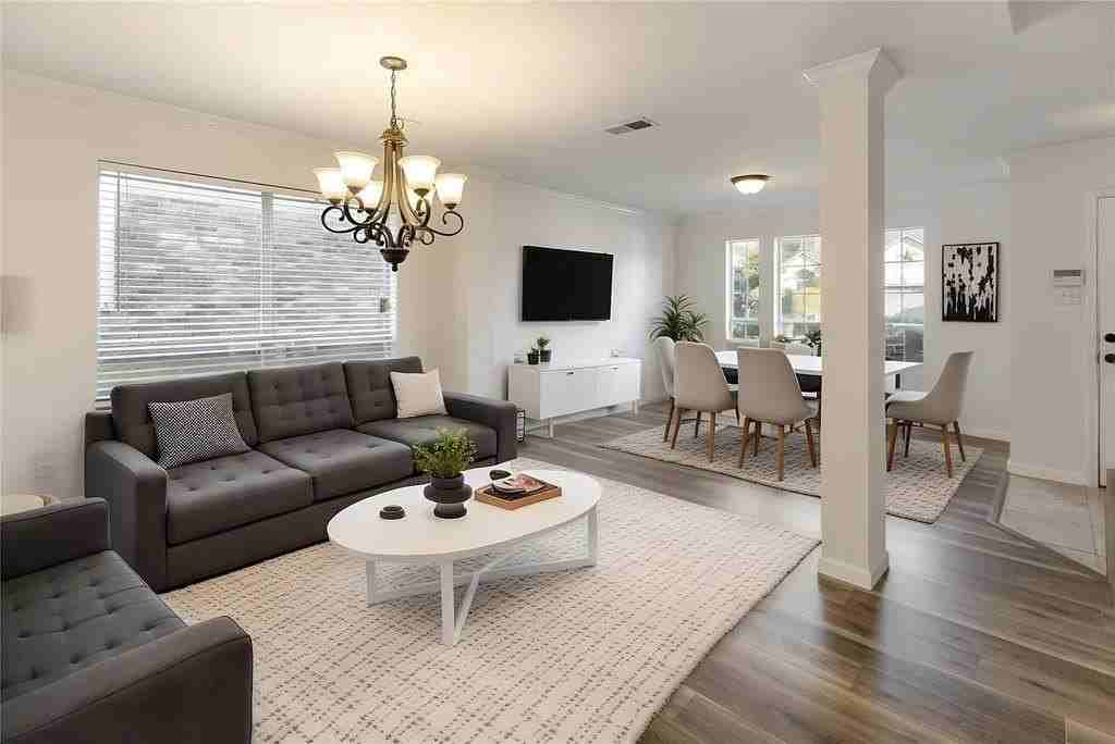 813 Silverbrook Dr - Photo 2 of 23