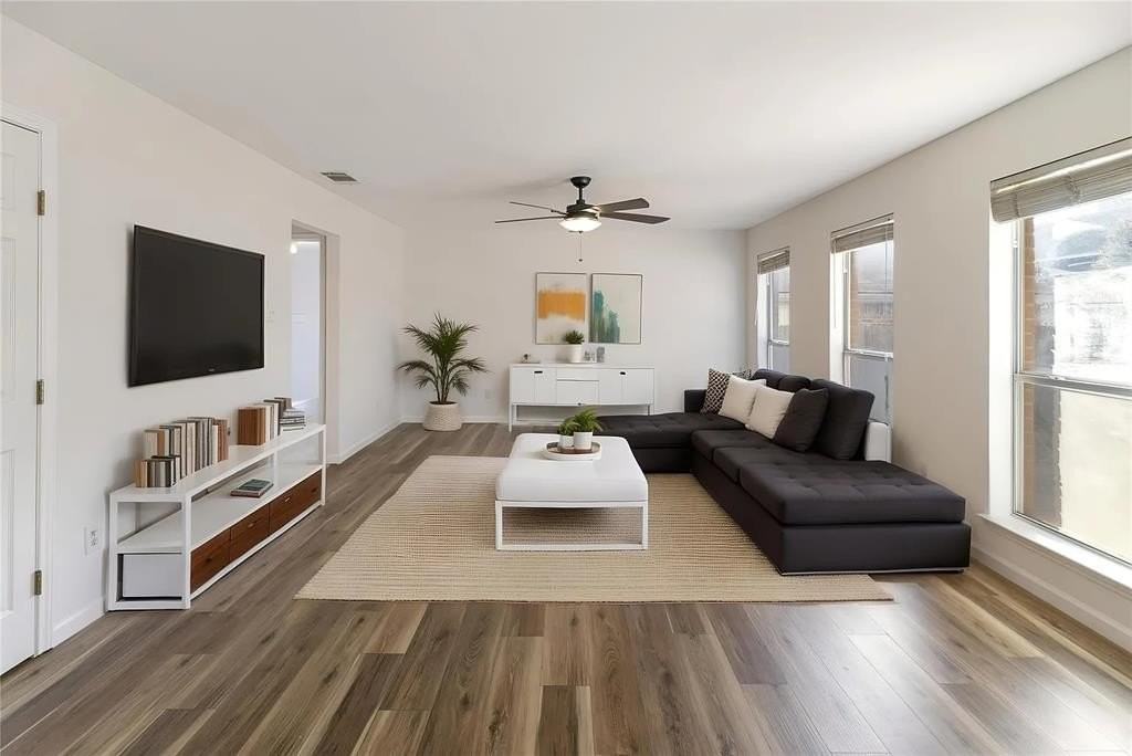 813 Silverbrook Dr - Photo 4 of 23