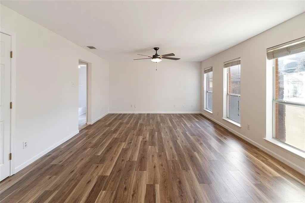 813 Silverbrook Dr - Photo 5 of 23