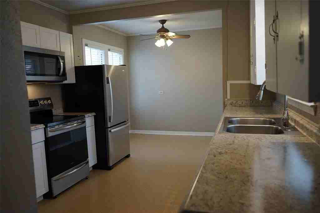 1325 Barnes Dr - Photo 4 of 27