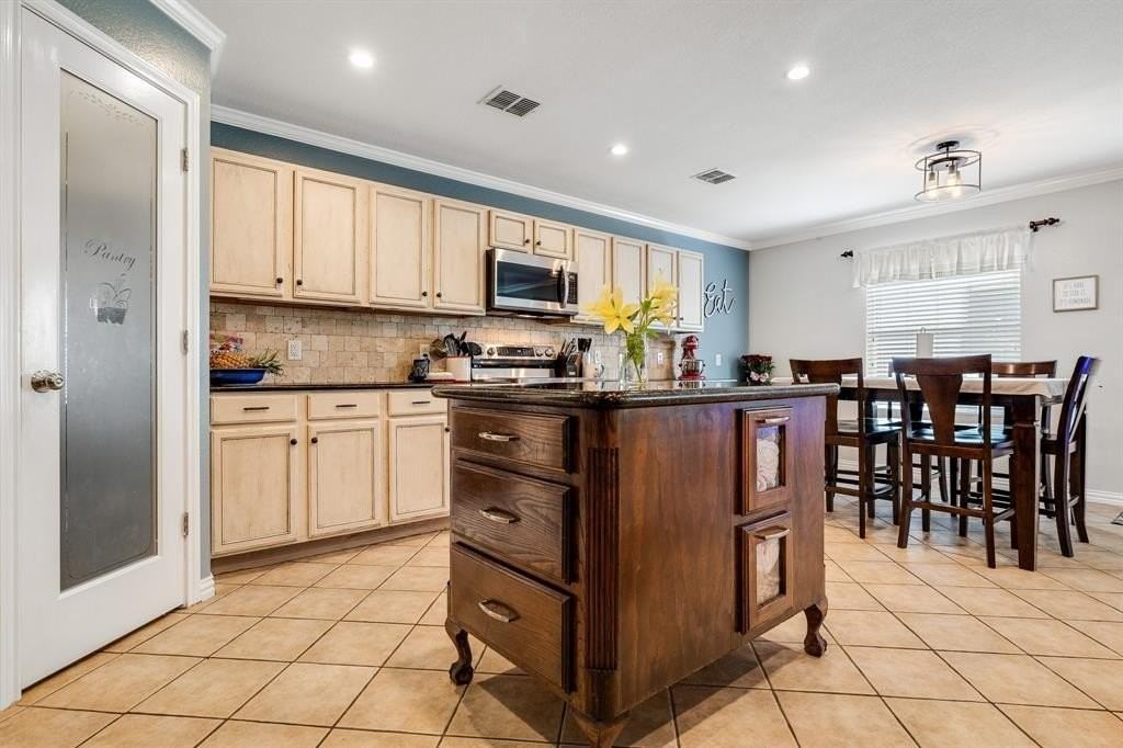 3516 Bluff Creek Ln - Photo 7 of 35