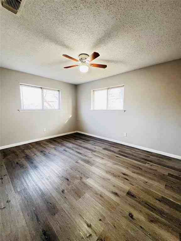 215 Birdwell Rd - Photo 3 of 17