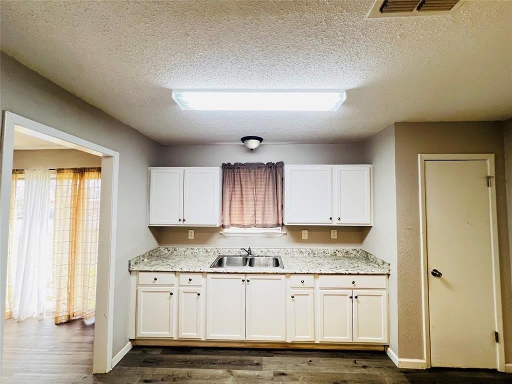 215 Birdwell Rd - Photo 6 of 17