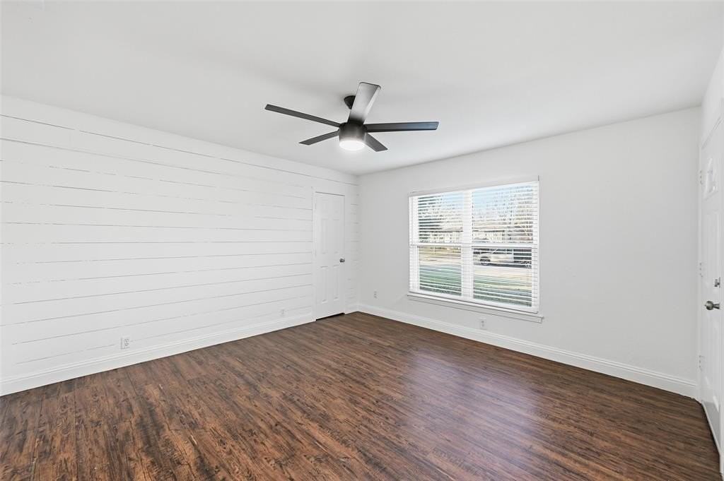 1005 Highland Dr - Photo 2 of 16