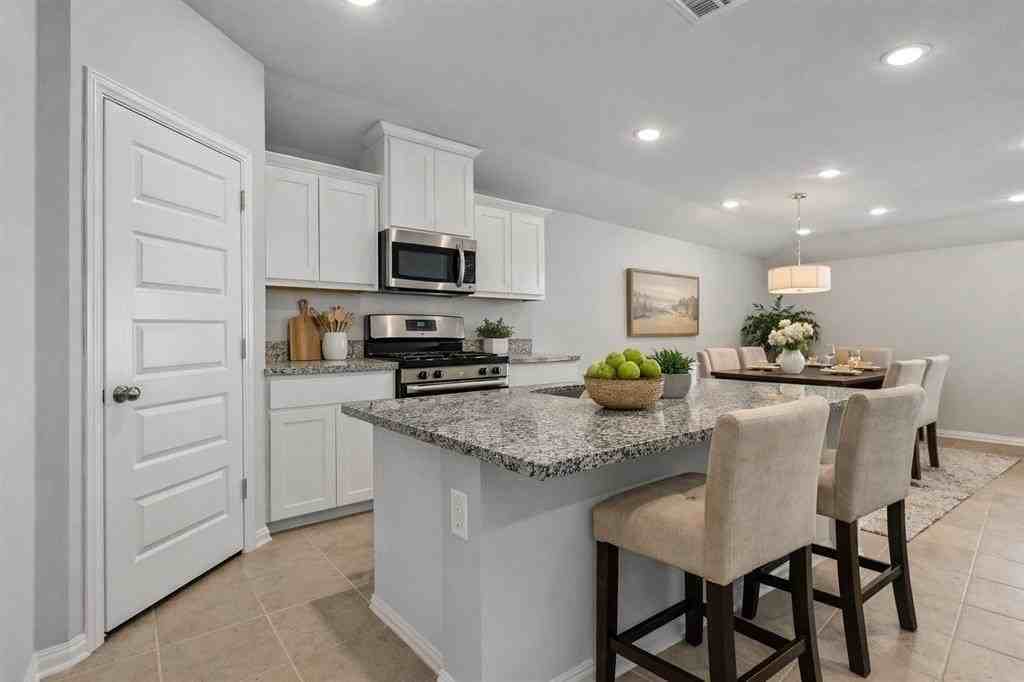 1504 Foxglove Park - Photo 3 of 12