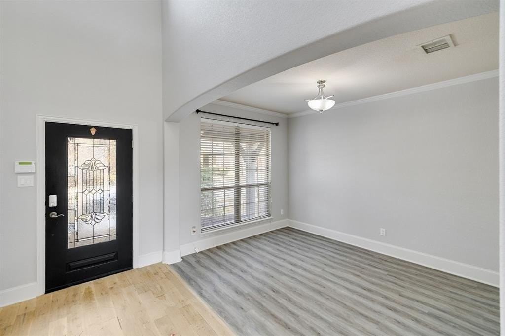 5629 Hampshire Dr - Photo 6 of 40