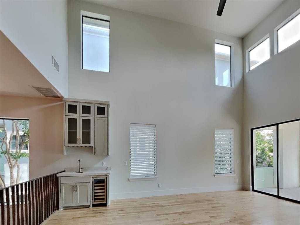 4216 Bowser Ave - Photo 6 of 36