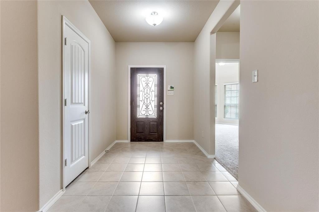 1028 Lake Woodland Dr - Photo 3 of 31