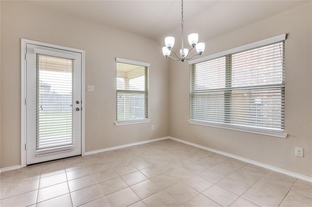 1028 Lake Woodland Dr - Photo 7 of 31