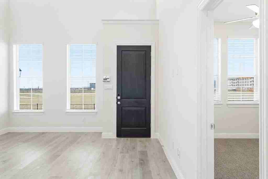 1504 Lake District Dr - Photo 4 of 31