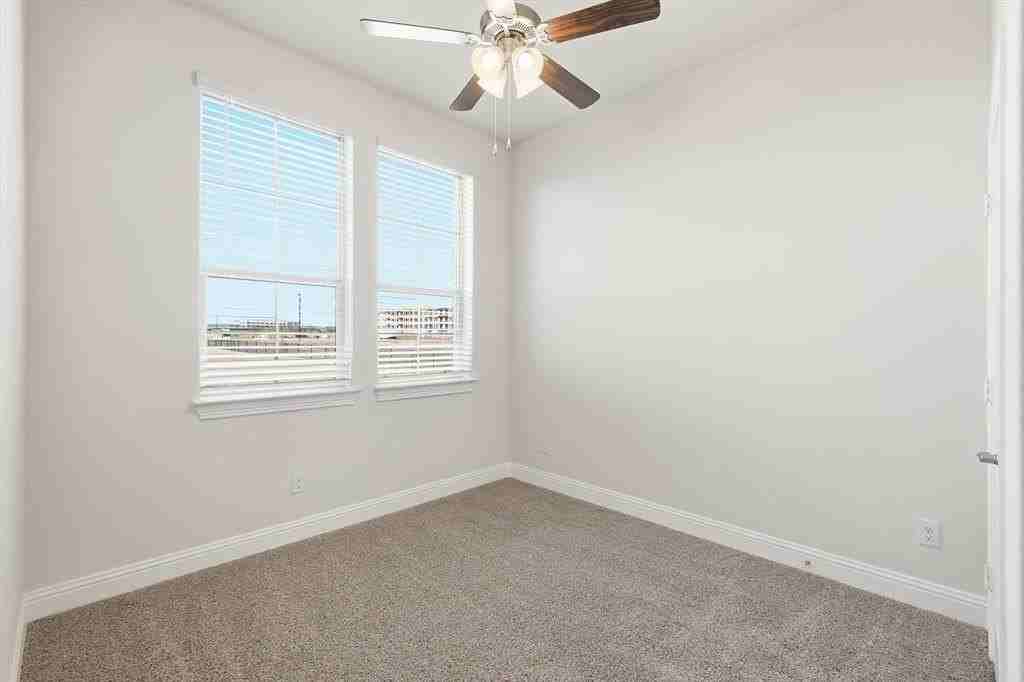 1504 Lake District Dr - Photo 5 of 31