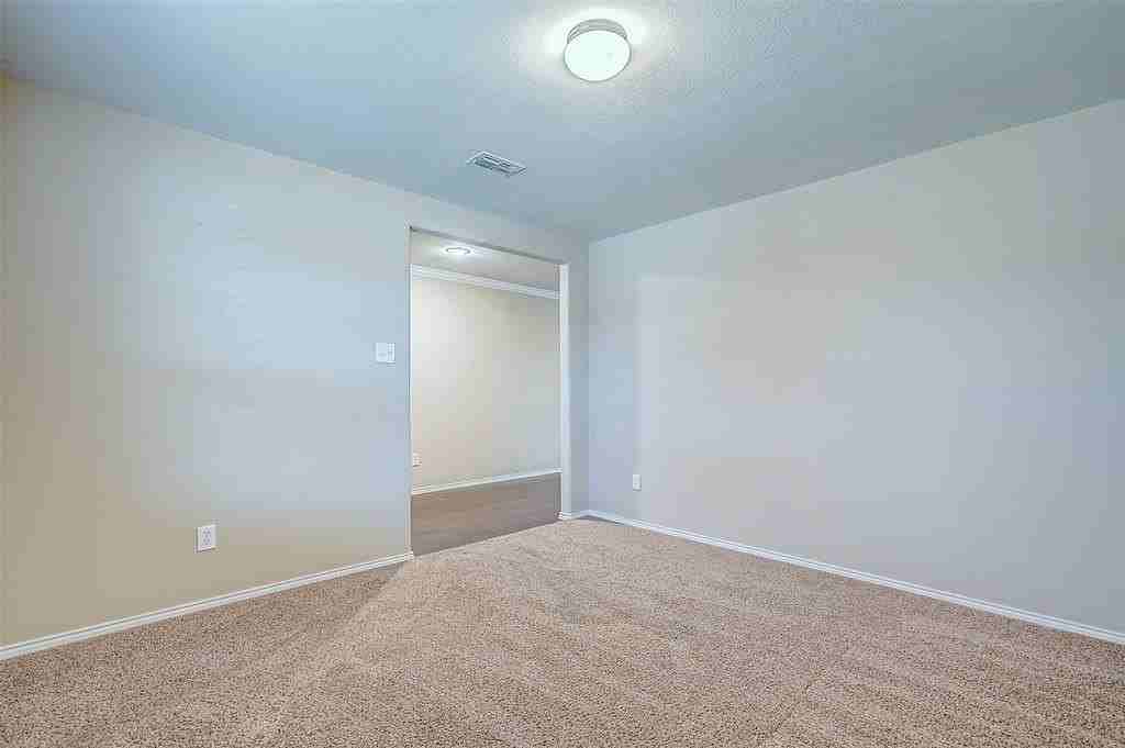 120 Abelia Dr - Photo 6 of 33