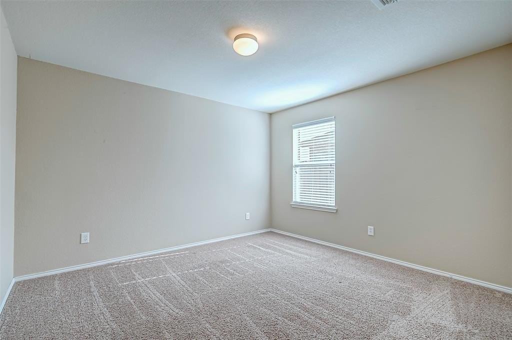 120 Abelia Dr - Photo 7 of 33