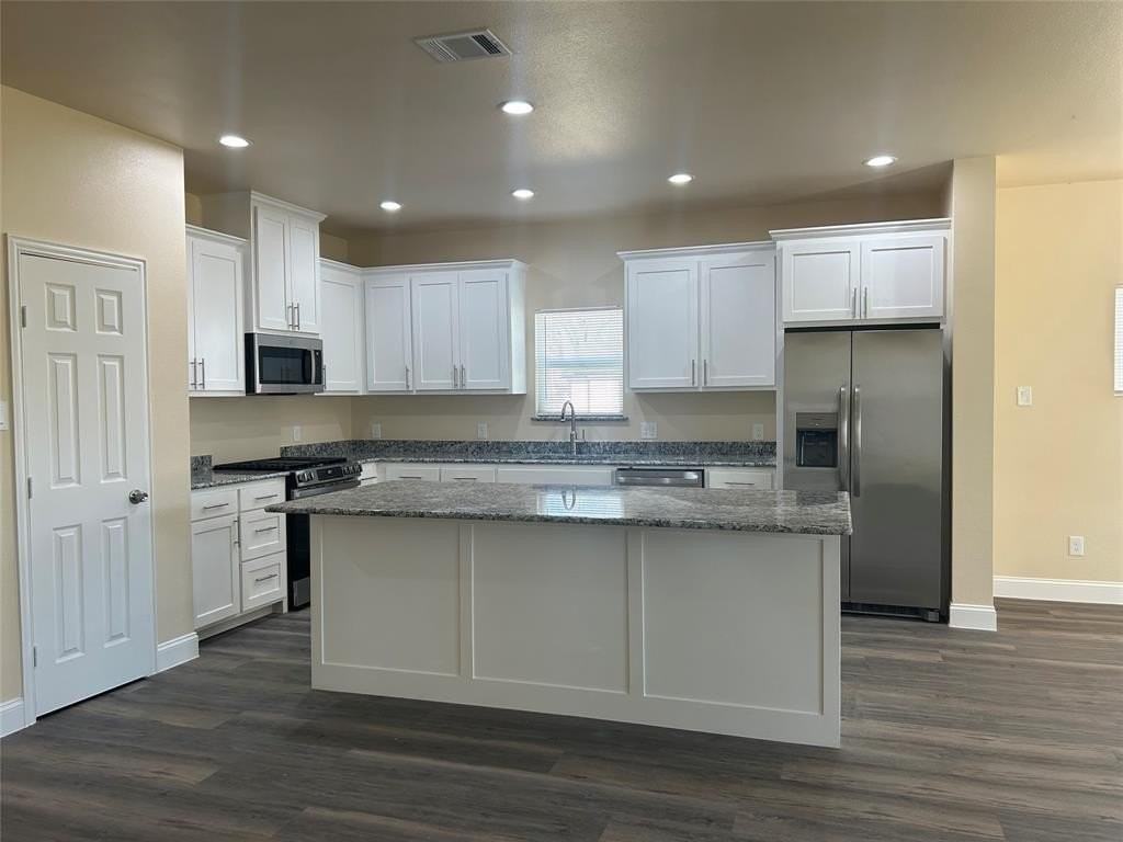 200 Oak St - Photo 2 of 17