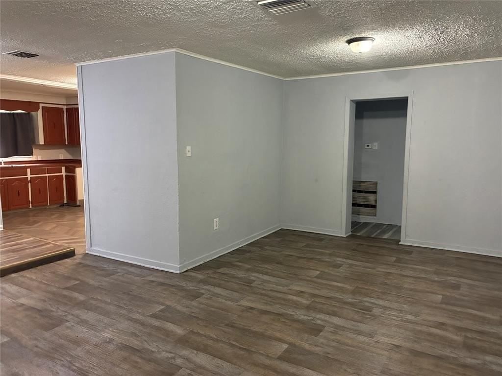 329 Berry St - Photo 4 of 7