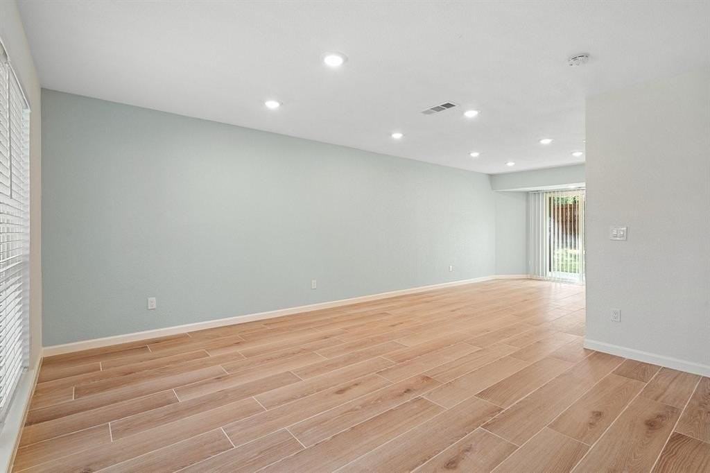 2101 Country Dell Dr - Photo 4 of 32