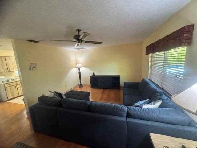 110 Truman Ave Ne - Photo 4 of 35