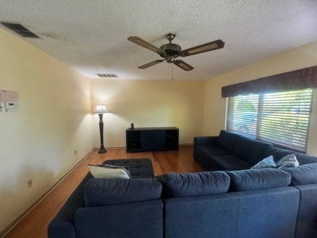 110 Truman Ave Ne - Photo 7 of 35