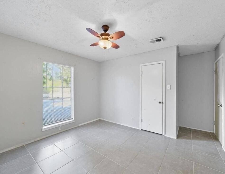 24710 Glen Loch Dr - Photo 3 of 6