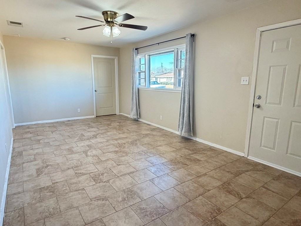 2434 Beechwood St - Photo 2 of 26