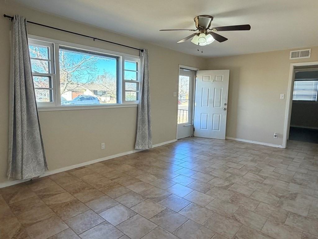 2434 Beechwood St - Photo 3 of 26