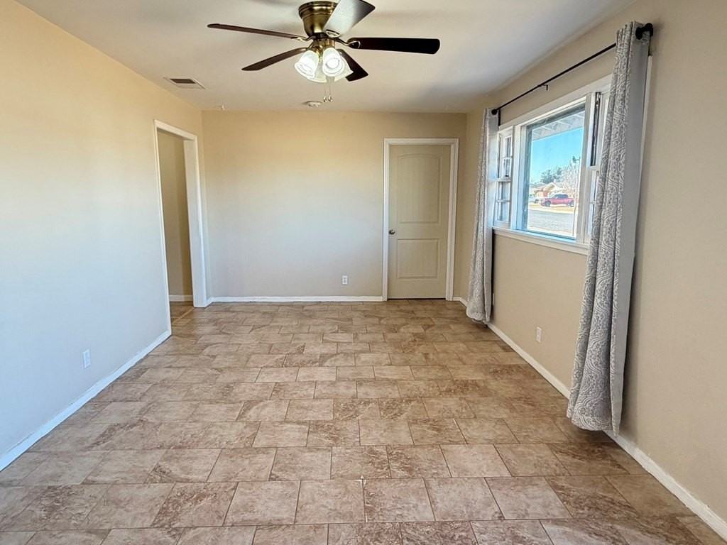 2434 Beechwood St - Photo 4 of 26