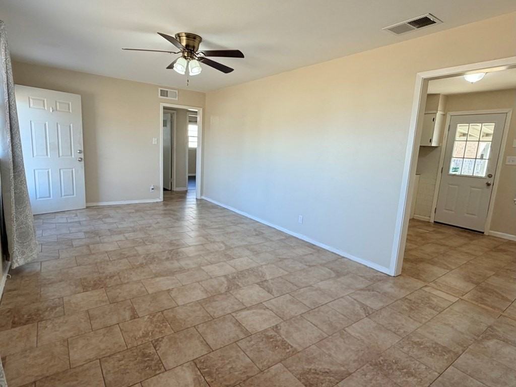 2434 Beechwood St - Photo 5 of 26