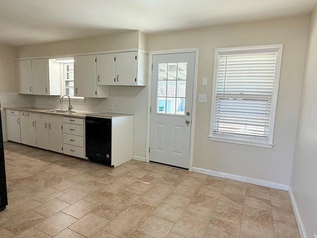 2434 Beechwood St - Photo 6 of 26