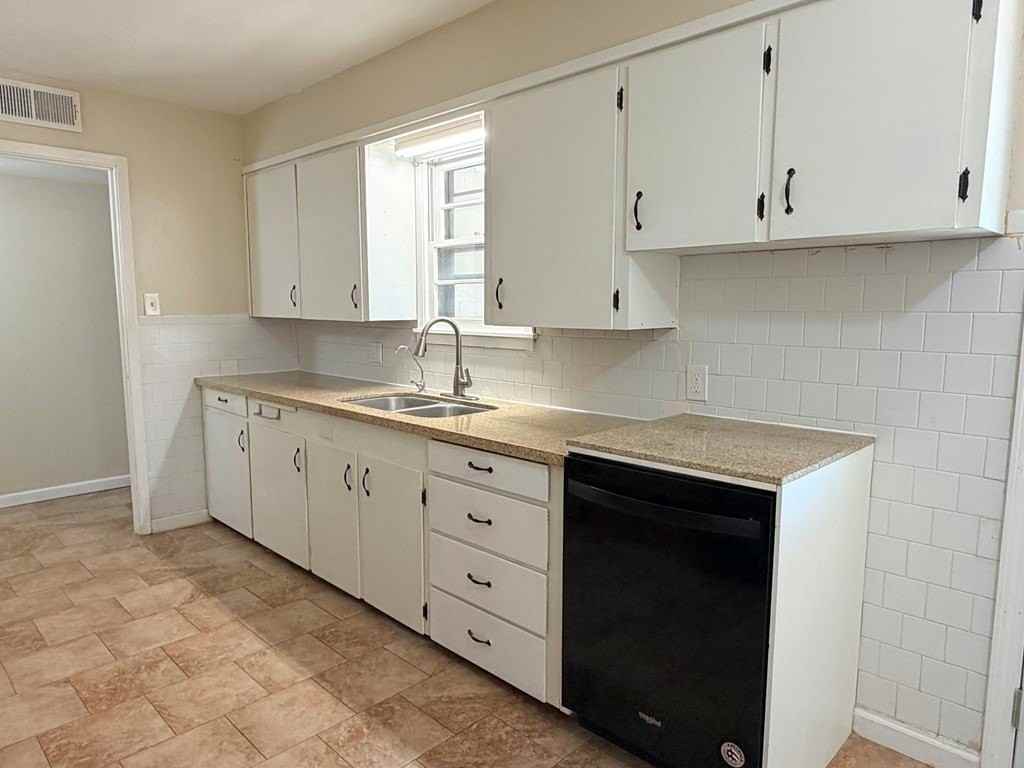 2434 Beechwood St - Photo 7 of 26