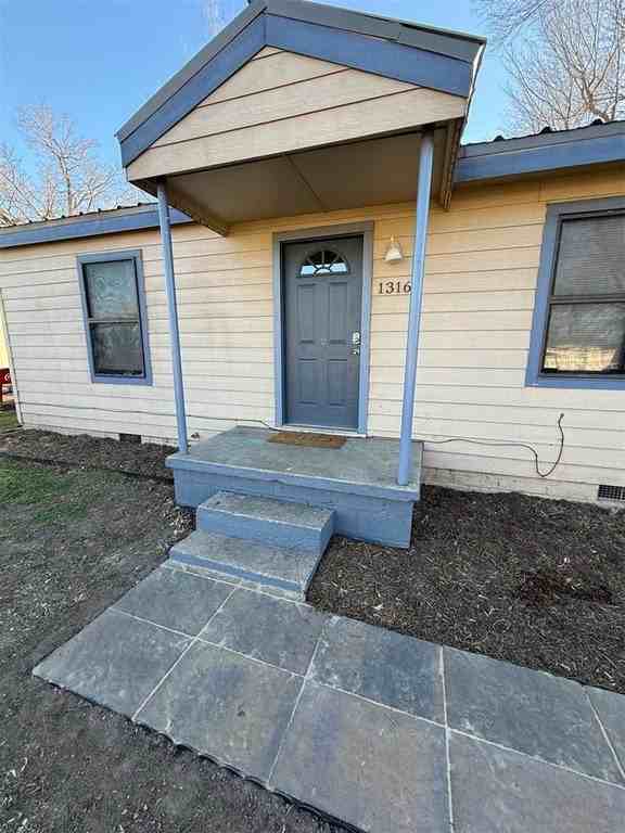 1316 Sw 14th St - Photo 3 of 15