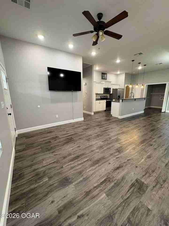 825 N Hall St - Photo 2 of 13