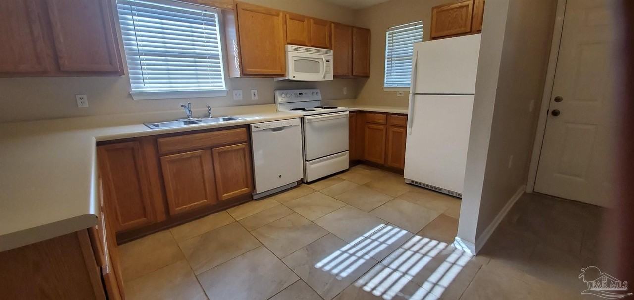 2520 Trailwood Dr - Photo 4 of 10