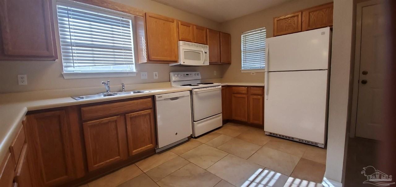 2520 Trailwood Dr - Photo 6 of 10