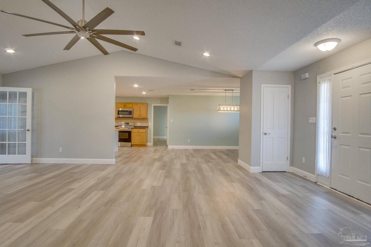 9880 Creet Cir - Photo 7 of 35