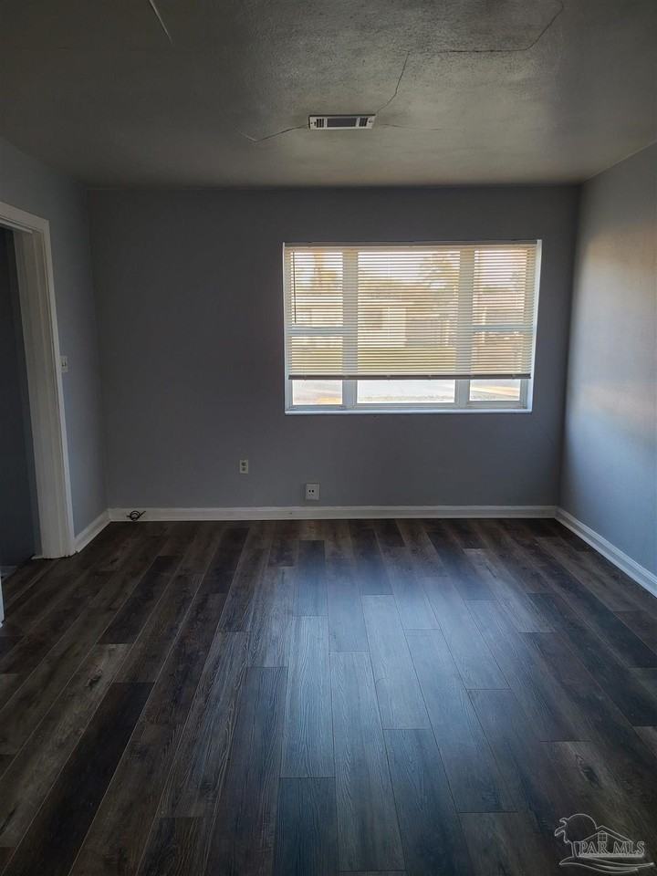 5549 Mayfair Dr - Photo 2 of 12