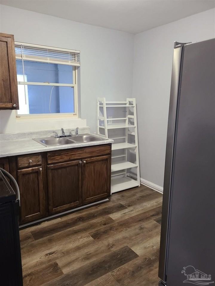 5549 Mayfair Dr - Photo 3 of 12