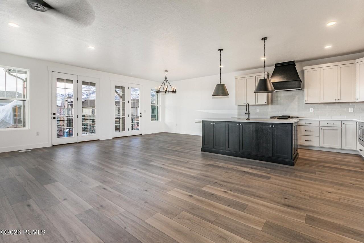 5996 N Fairview Dr - Photo 2 of 26