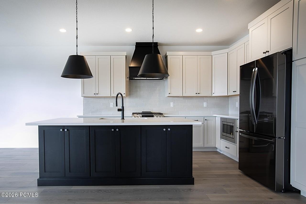 5996 N Fairview Dr - Photo 6 of 26