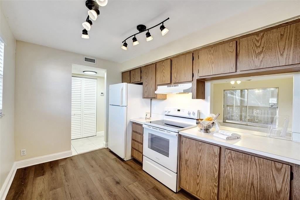 7060 Nova Dr #304C - Photo 7 of 33