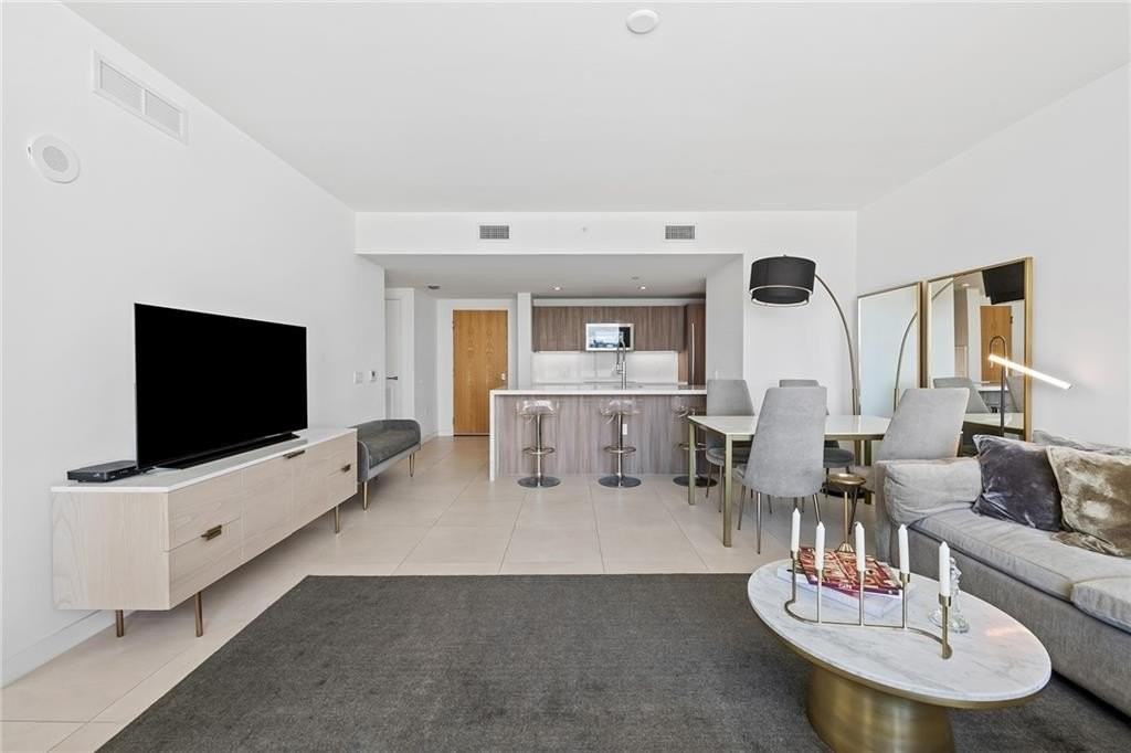 401 N Birch Rd #411 - Photo 6 of 27