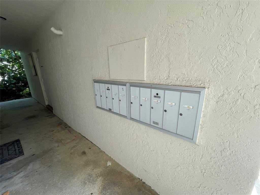 2622 Johnson St - Photo 3 of 4