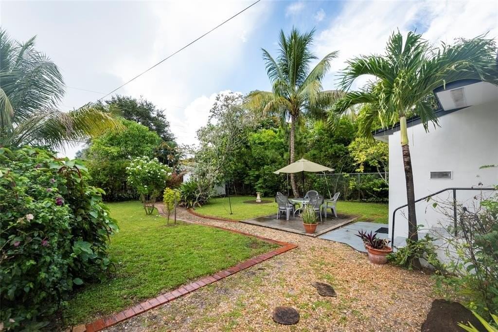 1734 Nw 8th Ave - Photo 2 of 26