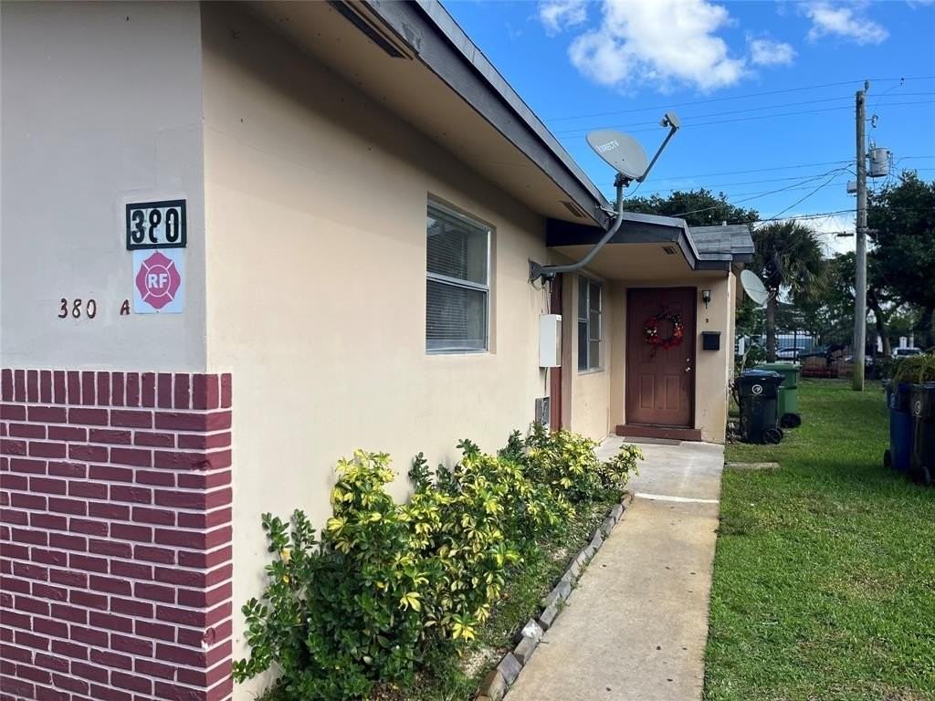 380 Sw 27th Ter - Photo 2 of 7