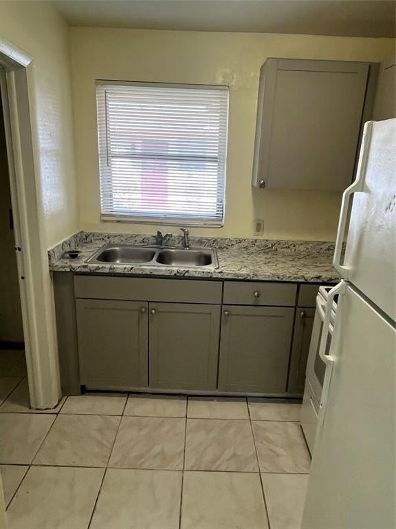 380 Sw 27th Ter - Photo 3 of 7