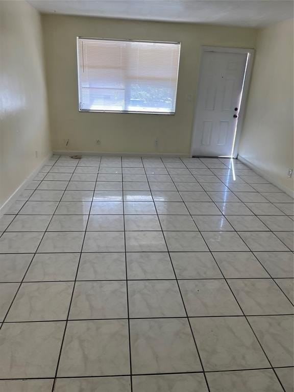 380 Sw 27th Ter - Photo 4 of 7