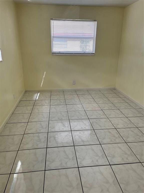 380 Sw 27th Ter - Photo 7 of 7