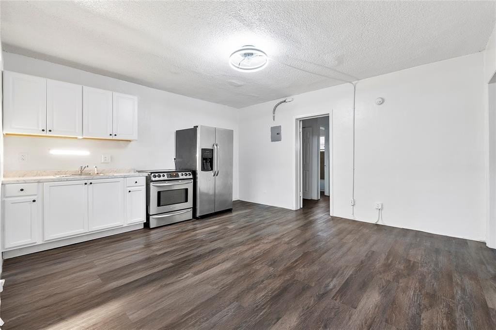 279 Sw 1st St #1 - Photo 4 of 9