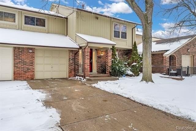 3170 Woods Cir - Photo 2 of 40