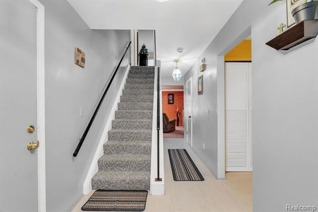 3170 Woods Cir - Photo 4 of 40